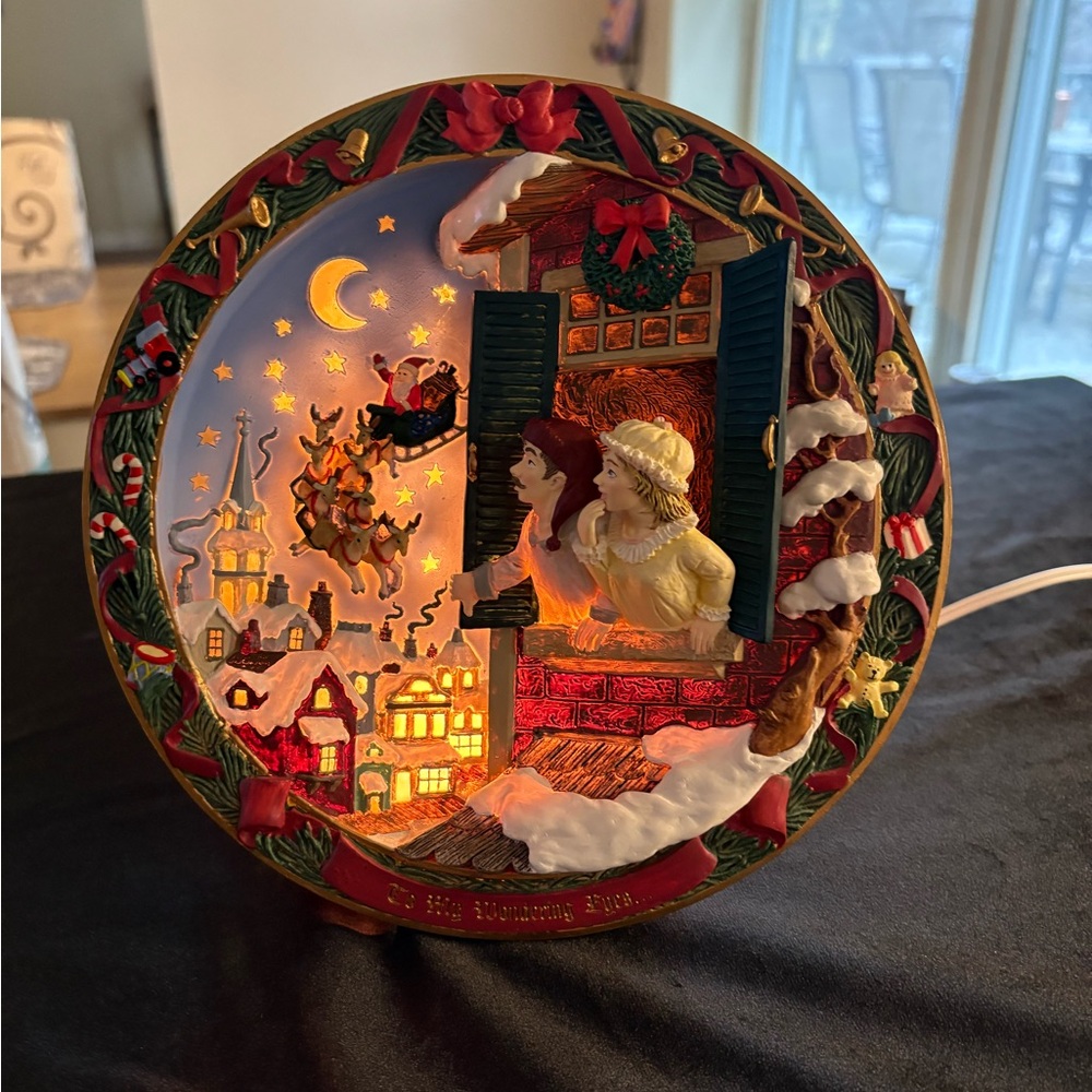 Bradford Exchange “ To My Wondering Eyes “ Lighted Christmas Plate - Picture 4 of 12